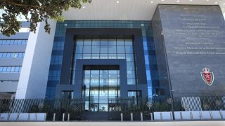توقيف خمسة أشخاص يشتبه في تورطهم في الرشوة والوساطة من بينهم طبيبان يعملان بمستشفيات عمومية بالدار البيضاء