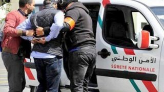 شرطة منطقة مولاي رشيد الدار البيضاء يلقي القبض على 25 شخصا محسوبين على فصائل مشجعي كرة القدم، وذلك الاشتباه بتورطهم بإلحاق خسائر مادية بممتلكات خاصة وتبادل الضرب والجرح والتسبب في أعمال الشغب المرتبط بالرياضة