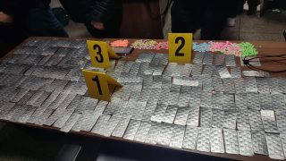 أمن القنيطرة يتمكن من توقيف شخصين يشتبه في تورطهما في قضية تتعلق بحيازة وترويج المخدرات والمؤثرات العقلية.