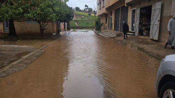 التساقطات المطرية تغلق طرق وأزقة وتعرقل تعليم الأطفال